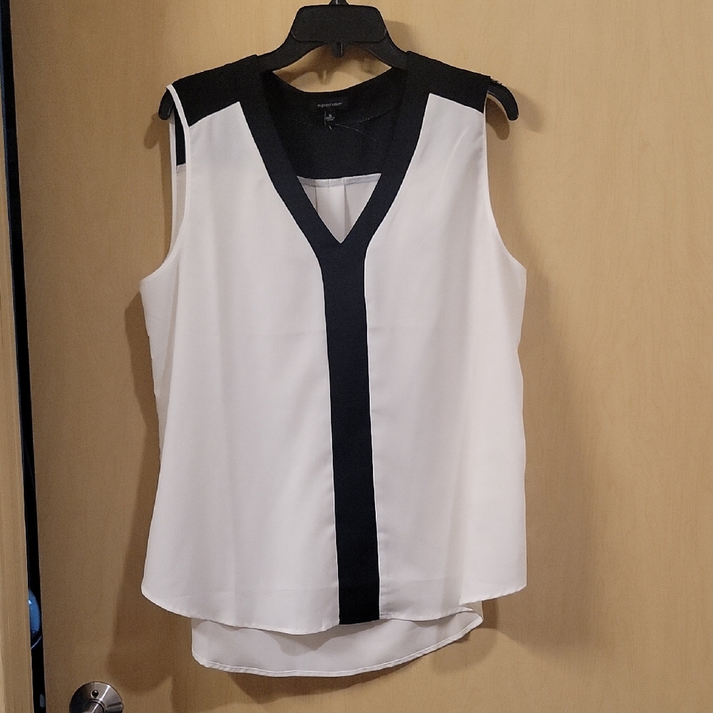 NWOT Spense Black and White Sleeveless V-Neck Blouse Size Extra Large